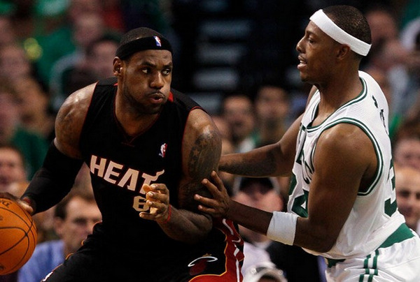 她善于在不 她善于在不