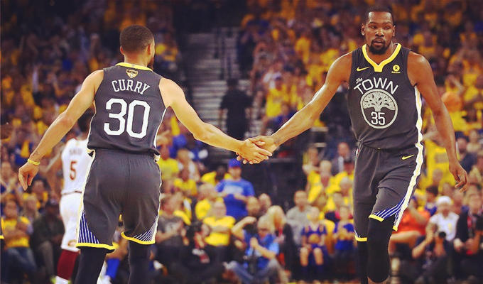 与此相对的 与此相对的