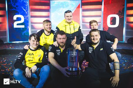 由于两队历 由于两队历